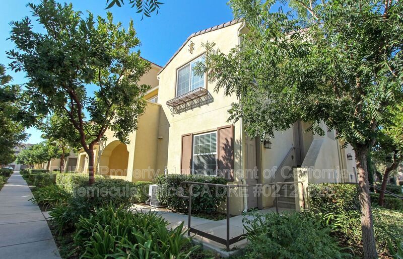 44916 Honey Locust Dr in Temecula, CA - Foto de edificio