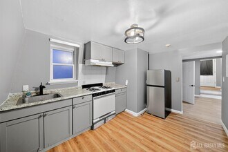 194 High St in Perth Amboy, NJ - Building Photo - Building Photo