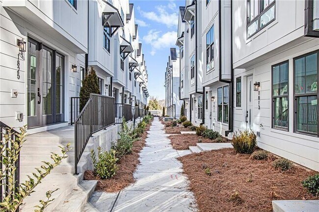 1823 Gotham Ln NE in Atlanta, GA - Building Photo - Building Photo