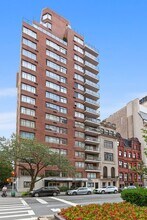 715 Park Ave in New York, NY - Building Photo - Building Photo