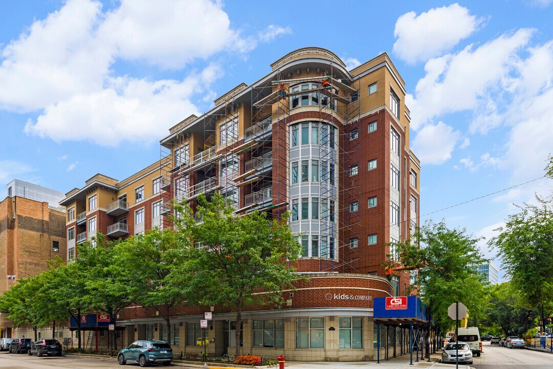 657 W Fulton St in Chicago, IL - Building Photo