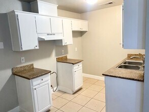 2645 W Robinson Ave in Fresno, CA - Building Photo - Building Photo