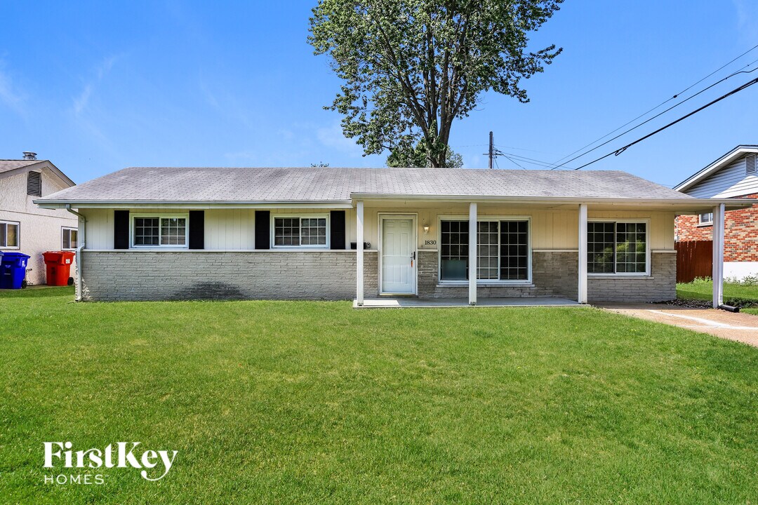 1830 Jenkee Ave in Florissant, MO - Foto de edificio