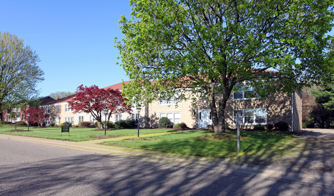 Bob-O-Link in Canton, OH - Building Photo - Building Photo