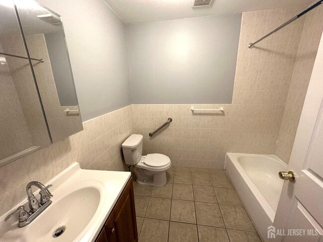 111 Harris Ave in Middlesex, NJ - Building Photo - Building Photo