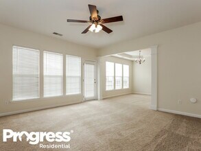 10911 Claude Freeman Dr in Charlotte, NC - Foto de edificio - Building Photo