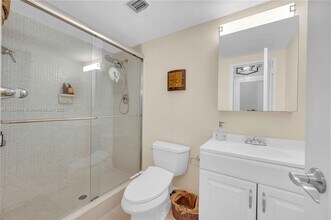 5001 Collins Ave in Miami Beach, FL - Building Photo - Building Photo