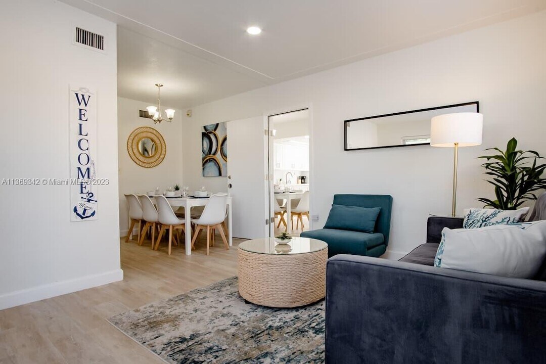 2160 NW 18th Terrace-Unit -1 in Miami, FL - Building Photo