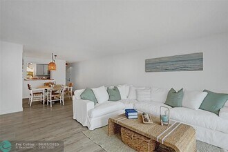 1050 Hillsboro Mile in Hillsboro Beach, FL - Building Photo - Building Photo