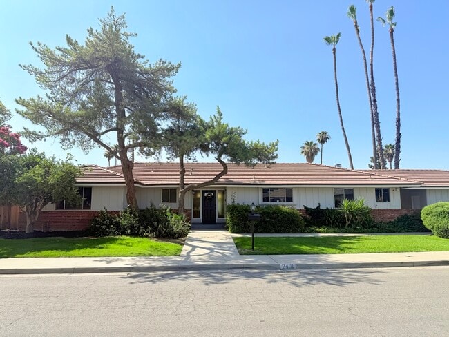 property at 2401 Rio Vista Dr