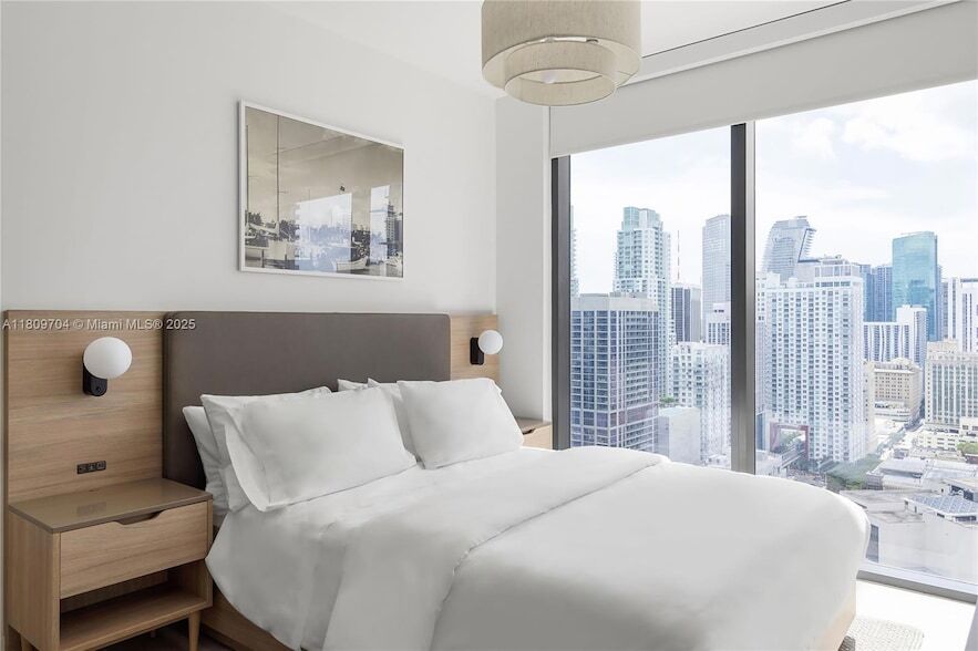 159 NE 6th St, Unit 2716 in Miami, FL - Building Photo