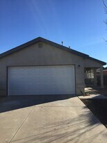 1985 Panorama St SW in Los Lunas, NM - Building Photo