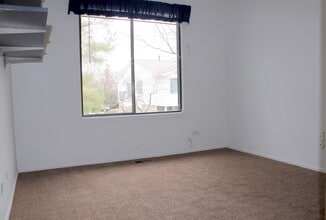 452 Harrison Ct in Vernon Hills, IL - Building Photo - Building Photo