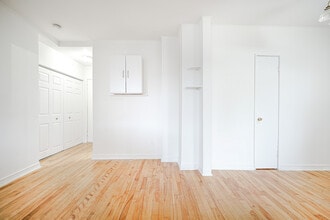 11700 Rue Pasteur in Montréal, QC - Building Photo - Building Photo