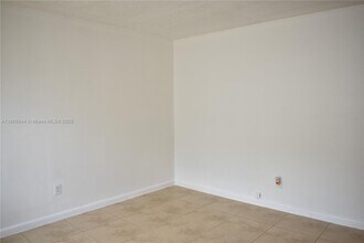 932 Moffett St in Hallandale Beach, FL - Building Photo - Building Photo