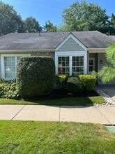 1447 Thornwood Dr, Unit 1447 in Mount Laurel, NJ - Foto de edificio - Building Photo