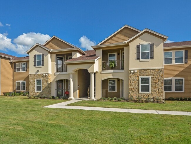 Gristmill at Tuscany Park in Arcola, TX - Foto de edificio - Building Photo