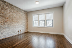 2230 N Sawyer Ave, Unit 2230 North Sawyer #E in Chicago, IL - Building Photo - Building Photo