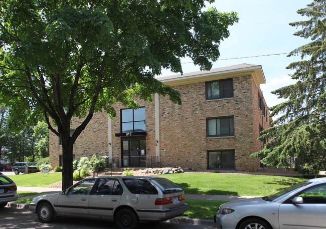 912 22nd Ave S in Minneapolis, MN - Foto de edificio - Building Photo