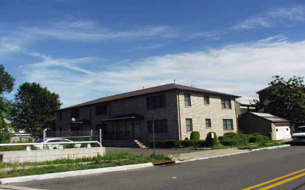 86-90 Berkshire Ave in Paterson, NJ - Building Photo