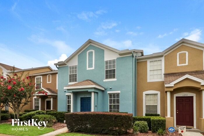 1251 Charlesworth Dr in Wesley Chapel, FL - Building Photo