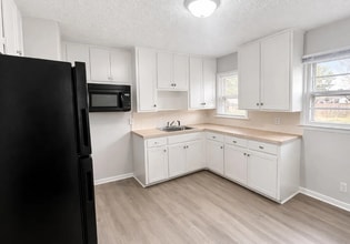 2145 S Estelle St in Wichita, KS - Building Photo - Building Photo