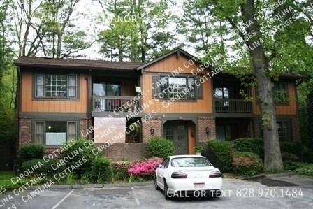 1749 Haywood Manor Rd in Hendersonville, NC - Building Photo