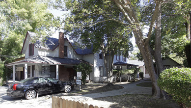 212 University Ave in Davis, CA - Foto de edificio - Building Photo