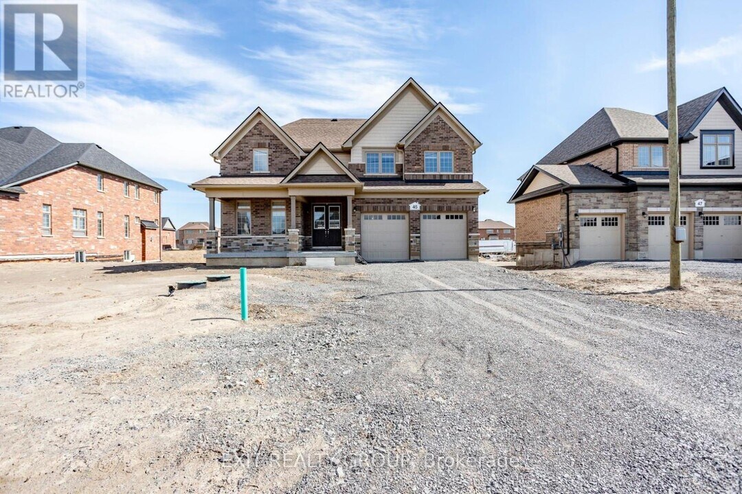 45 E Vis Ter in Quinte West, ON - Building Photo