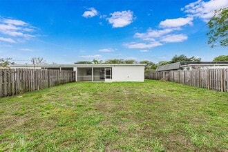 6821-6825 NW 11th Place Unit 6825 in Plantation, FL - Foto de edificio - Building Photo