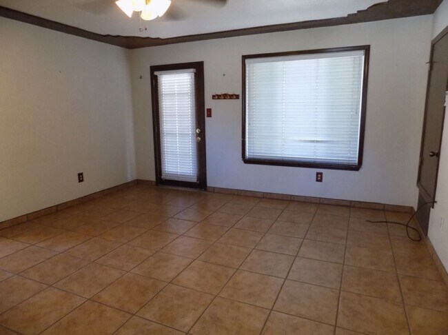 502 Laura Ct in Belen, NM - Building Photo - Building Photo