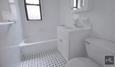 STUNNING 2 BED IN PRIME MURRAY HILL LOCATION! in New York, NY - Building Photo - Building Photo