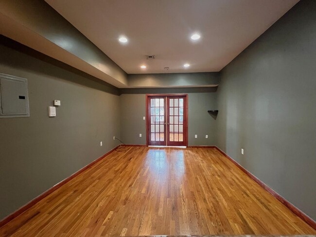 243 Pearsall Ave in Jersey City, NJ - Building Photo - Building Photo