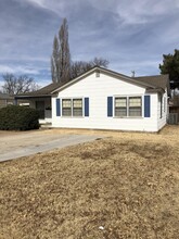 2208 32nd St in Lubbock, TX - Foto de edificio - Building Photo