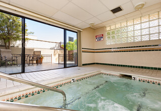 Courtyard Apartments in Los Angeles, CA - Building Photo - Building Photo