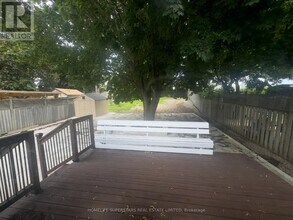 215 Archdekin Dr in Brampton, ON - Building Photo - Building Photo