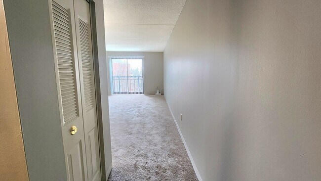 65 North Point Dr in Boston, MA - Building Photo - Building Photo