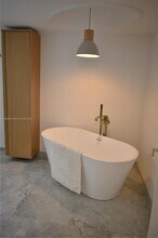 1865 S Ocean Dr in Hallandale Beach, FL - Building Photo - Building Photo