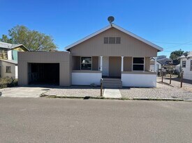407 La Mesa Way, Unit 5-203 in Needles, CA - Building Photo