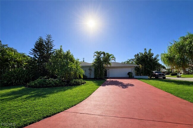 1010 SE 43rd Terrace in Cape Coral, FL - Building Photo - Building Photo