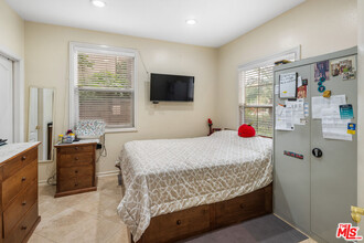996 N Antonio Cir in Orange, CA - Building Photo - Building Photo