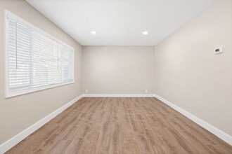 2612 Santa Clara Ave in Alameda, CA - Building Photo - Building Photo