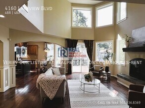 4160 Lakeview Blvd in Lake Oswego, OR - Building Photo - Building Photo