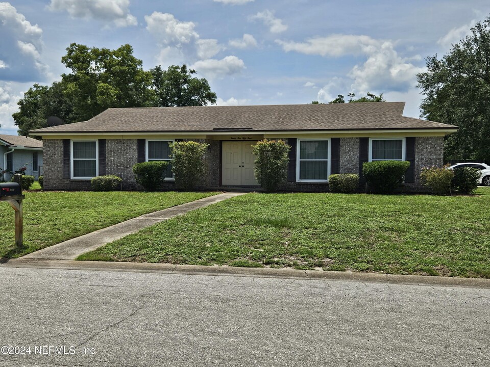 2554 Lang Ave in Orange Park, FL - Building Photo