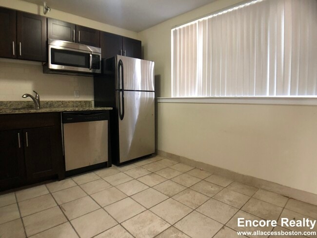 140 North Beacon St, Unit #A2 in Boston, MA - Building Photo - Building Photo