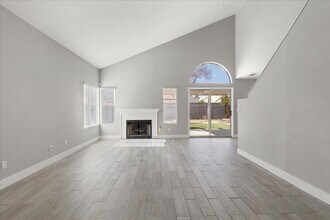 1653 Autumn Rust Dr in Las Vegas, NV - Building Photo - Building Photo