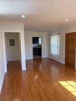 530 N Van Ness Ave, Unit 3 in Los Angeles, CA - Building Photo