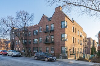 The Gardens in Forest Hills, NY - Building Photo - Building Photo