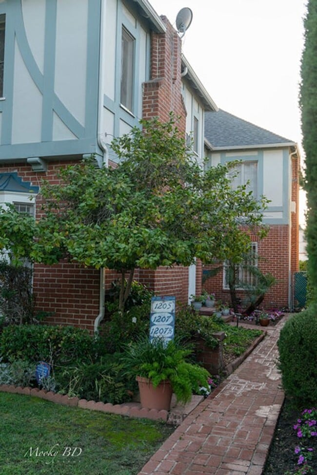 1207 S Orlando Ave, Unit 1 in Los Angeles, CA - Foto de edificio - Building Photo