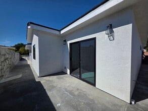 12416 Lambert Cir in Garden Grove, CA - Foto de edificio - Building Photo